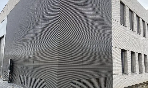 Fasada żaluzjowa odporna na uderzenia od rotec GmbH Berlin
