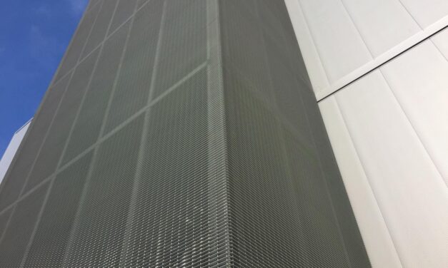 Stair tower cladding with the rotec facade grating type Berlin: aesthetics and functionality in harmony
