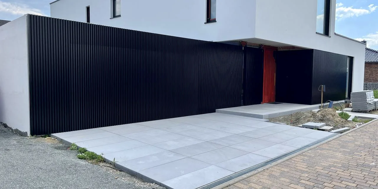 De Magische Onzichtbare Garagedeuren met Linarte Gevelbekleding