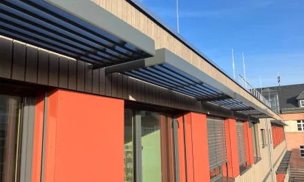Protezione solare classica per uffici e scuole con SUNCLIPS