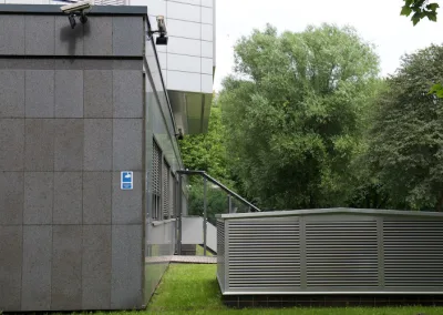 Ventilación natural de garajes subterráneos Ejemplo en Hamburgo