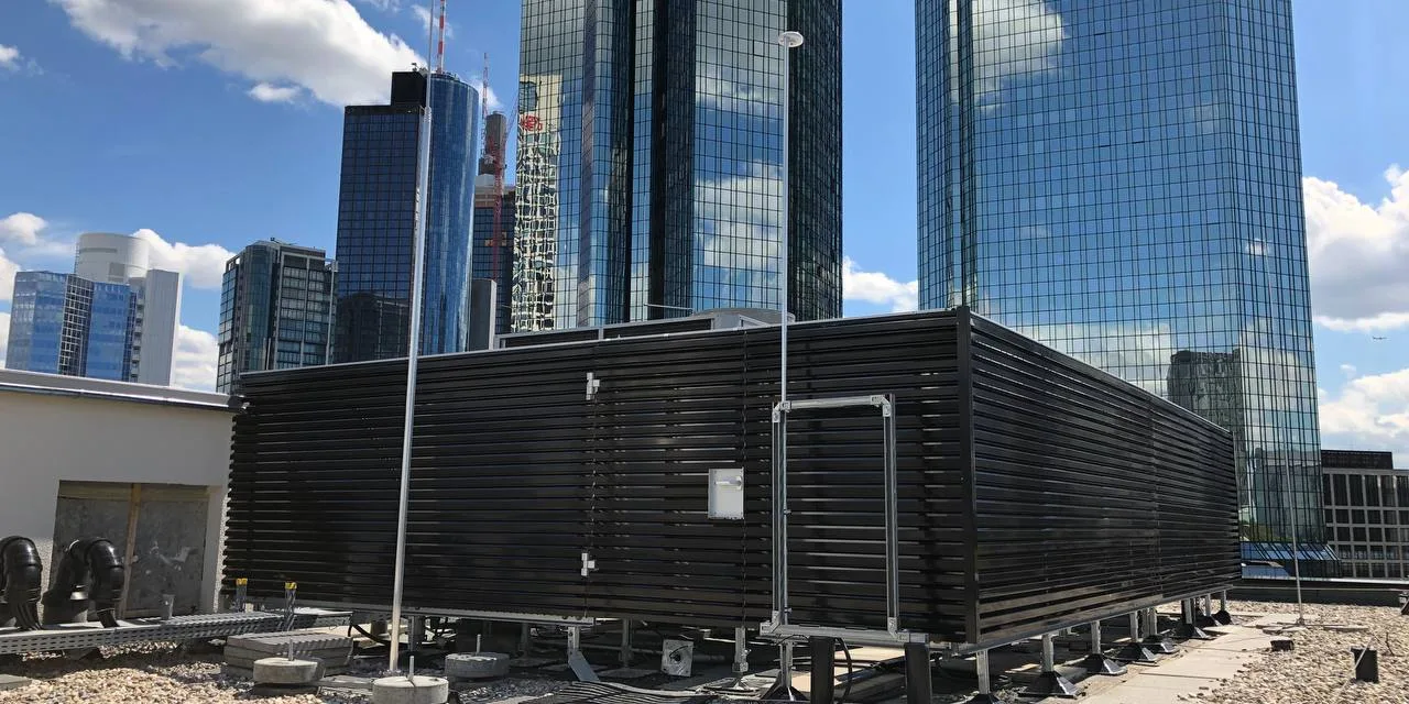 rotec Klima enclosure louvre wall in Frankfurt with impressive panorama