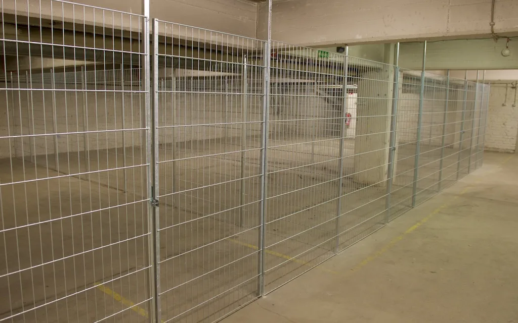 Basement partitions and basement enclosures: The safe and flexible solution from Berlin.