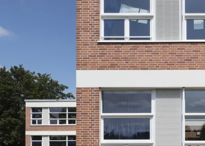 Raffreddamento notturno in una scuola con le griglie di ventilazione Renson