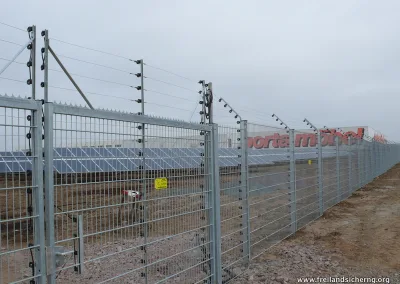 Asegurar un sistema de puertas con una valla eléctrica