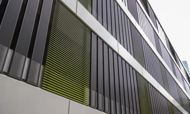 Parking garage louvre façade: Renson Linius L.050 louvre blade & perforated metal panels