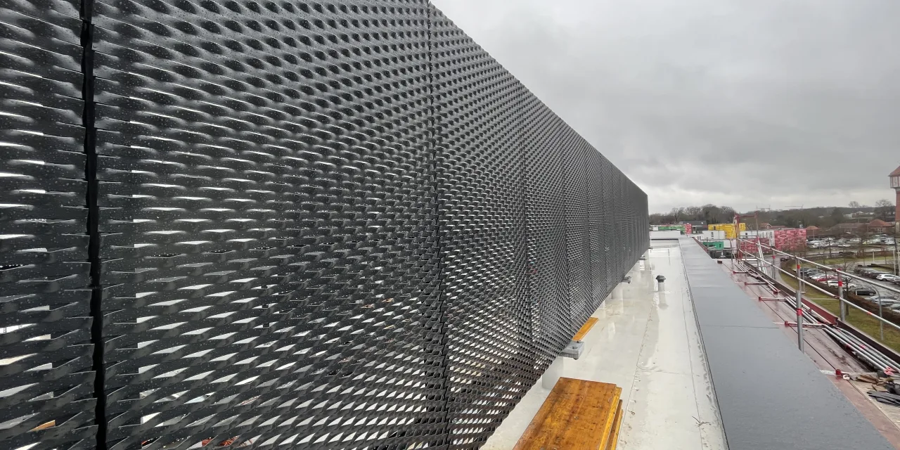 Streckmetallfassaden (2026) Planung, Montage, Kosten und Praxiswissen von rotec