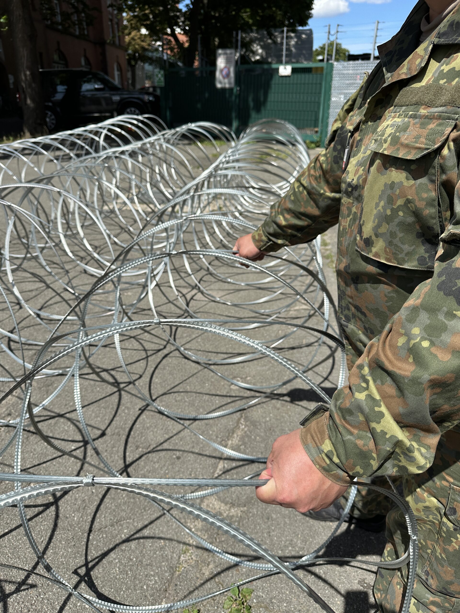 Natodraht ohne scharfe Klingen zu Übungszwecken für Bundeswehr- und Polizeiausbildung
