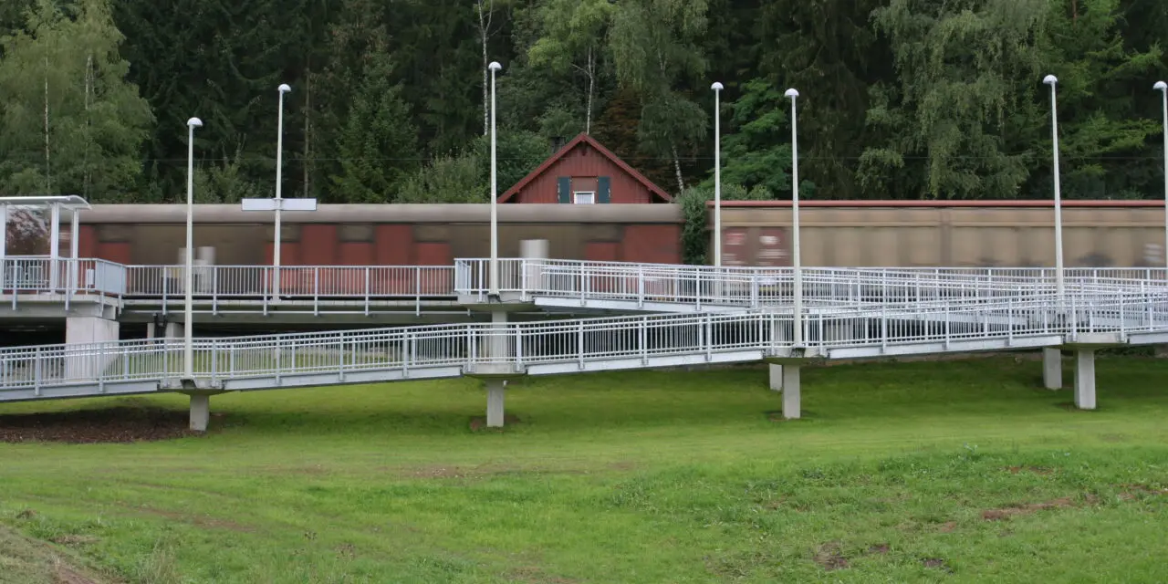 Safety gratings type O2: Highest slip resistance for industrial stairs, ramps and bridge decks