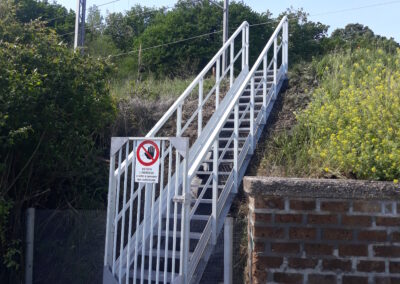 Böschungstreppe zum Bahndamm komplett aus GFK gefertigt