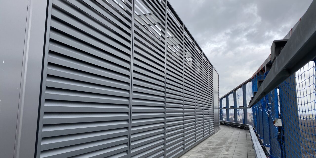 Schallschutzlamellen Hochhaus Berlin Projekt City West Montage und Umsetzung