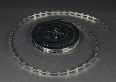 Natodraht Stachelband Typ B auf Spule, Stahl verzinkt, 50 m Drahtlänge, 19 mm breit, Stachelteilung 24 mm, Spulendurchmesser 225 mm