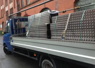 Gekantete Aluminium Quintettbleche von rotec für eine Berliner Baustelle