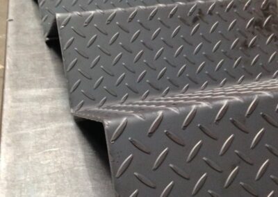 Gekantete Riffelbleche beim Kanten und Biegen von Blechen bei rotec in Berlin