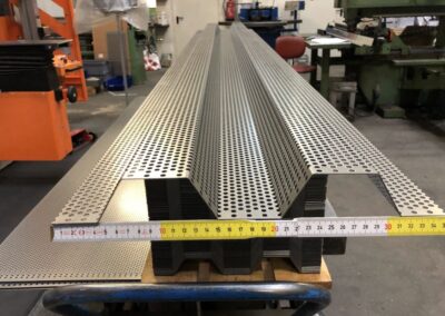 Gekantete Trapezbleche beim Kanten und Biegen von Blechen bei rotec in Berlin