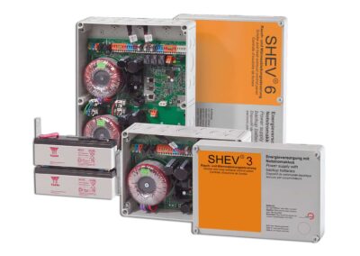 RWA Anlage für Lichtkuppeln mit Steuerzentrale und Notstromversorgung zur Rauch- und Wärmeableitung