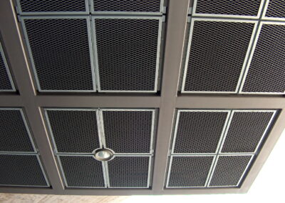 Eingebaute Deckenkassetten aus Streckmetall und Streckgitter mit gleichmäßigem Raster