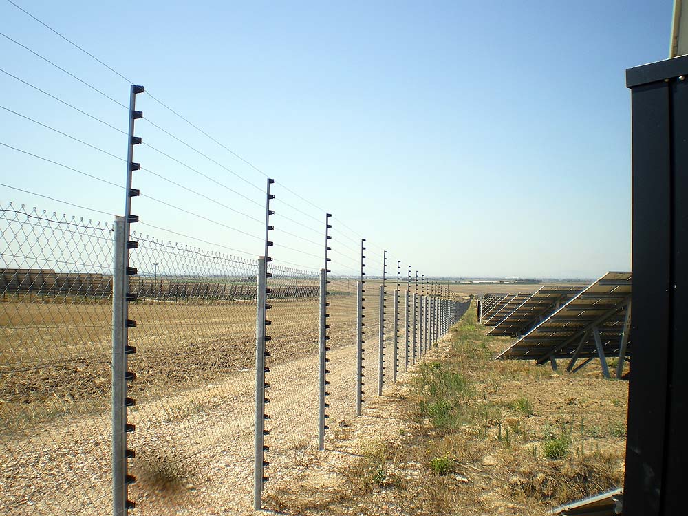 Perimeterschutz für Solarpark und Energieanlage mit rotec APS Stromzaun